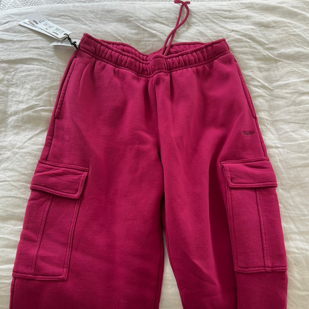 Aritiza TNA sweatpants M medium mega cargo pink fuchsia - new with tags